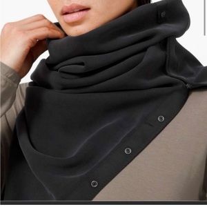 Lululemon Vinsaya Scarf ~ Black ~ One Size  ~ Measures 58 x 53 inches
